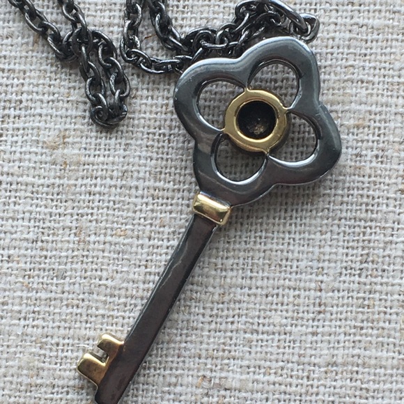 Stella & Dot Hematite Clover Key Necklace - Picture 3 of 12